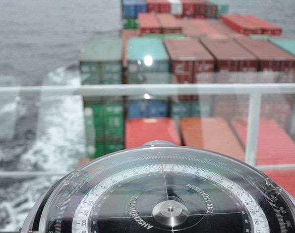 Anschütz gyrocompasses are resilient to jamming and spoofing